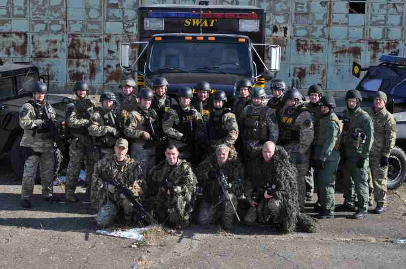 swat team, vehicle, men in uniform